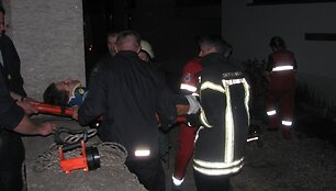 Kaune nuo vie&scaron;bučio vaiduoklio stogo nukrito jaunuolis