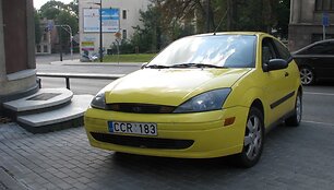 Kaune dviratininkas rėžėsi į automobilį