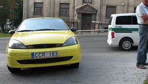 Kaune dviratininkas rėžėsi į automobilį