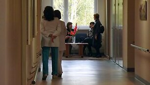 Dvi didžiosios Klaipėdos ligoninės, kurias skiria tik tvora ir automobilių stovėjimo aik&scaron;telė, varžosi, siekdamos apsistatyti brangiausia įranga, nes esama nepasidalija. 