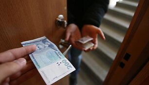 Nepra&scaron;yti svečiai vėl &scaron;varino namus. 