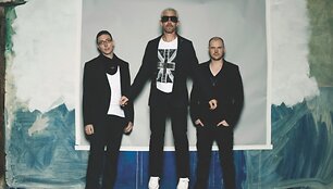 &bdquo;Above & Beyond&ldquo;