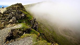 Karolis bekopiant į aukščiausia Velso kalną. Snowdon