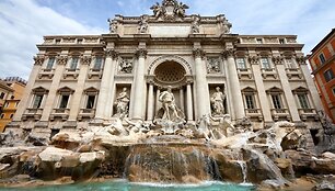 Trevi fontanas.