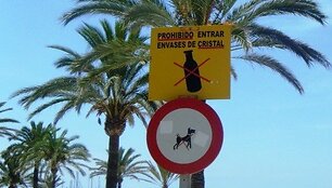 Į paplūdimy negalima ne&scaron;tis stiklinės taros