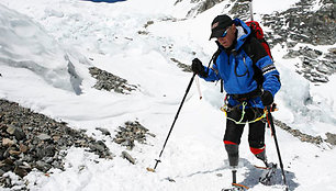 Markas Inglisas tapo pirmuoju žmogumi be kojų, įkopusiu į Everestą