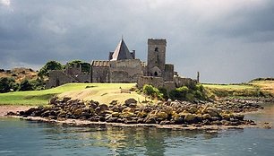 Dar vienas svajonių darbas – viduramžių tvirtovės sargas negyvenamoje saloje