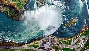 Niagaros krioklys dažnai traukia ir turistus, ir įvairaus plauko nuotykių bei adrenalino mėgėjus