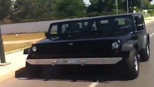 Dviejų &bdquo;Jeep Wrangler&ldquo; visureigių mi&scaron;inys