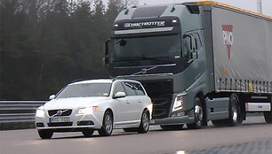 &bdquo;Volvo&ldquo; automobilis ir sunkvežimis