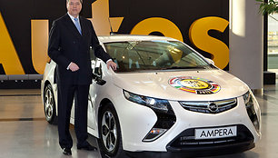 Alfredas Rieckas ir „Opel Ampera“