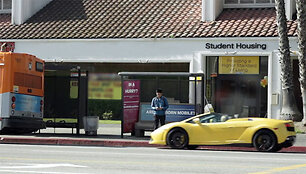 &bdquo;Lamborghini Gallardo Spyder&ldquo; autobusų stotelėje