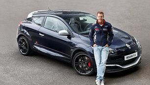 Sebastianas Vettelis ir „Renault Megane Red Bull Racing RB8“