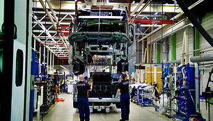 Eksperimentinės gamyklos Umėjoje ir Tuvėje yra miniatiūrinės įprastų surinkimo linijų kopijos. Čia buvo sukurtas ir pirmasis naujas &bdquo;Volvo FH&ldquo;.