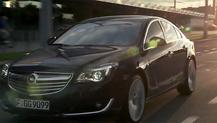 „Opel Insignia“ Viliaus Konstitucijos prospekte