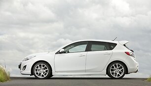 Atnaujinta &bdquo;Mazda 3&ldquo;