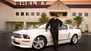 Caroll Shelby prie savo kurto &bdquo;Ford Mustang&ldquo; 2007 m.