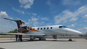 „Embraer Phenom 300“