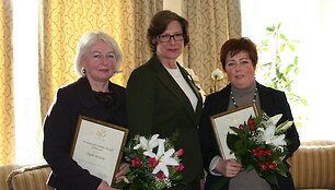 US ambassador Anne E. Derse with Women of Courage  Nijolė Dirsienė (Vilnius Mother and Child House) and Kristina Mi&scaron;inienė (Lietuvos Caritas)