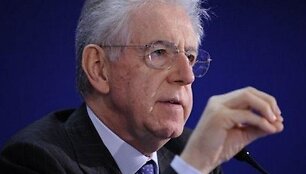 Italijos premjeras Mario Monti tikisi i&scaron;gelbėti Italiją nuo finansinio kracho.