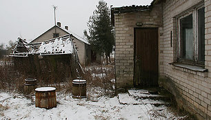 Valtimėnų kaime (Tauragės r.) daug turščių ir apleistų namų. Margaritos Žūdžiuvienės nuotr. 