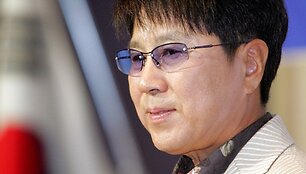 Корейского рэпера Psy выбил из топа 63-летний поп-певец