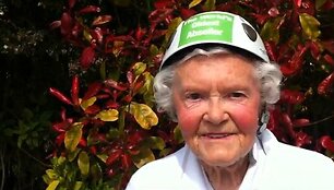Старушка отпраздновала 99-летие спуском с 11-этажного здания