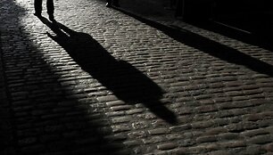 СМИ: в Елгаве 12-летняя забеременела от отца-педофила