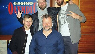 Liutauras Armanavičius (centre) su bičiuliais / organizatorių nuotr.