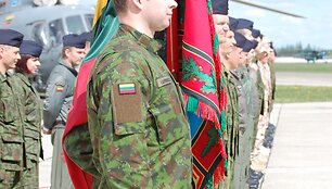 Sutikti Afganistano kariuomenės pilotus rengę Lietuvos kariai 