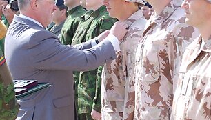 Sutikti Afganistano kariuomenės pilotus rengę Lietuvos kariai 