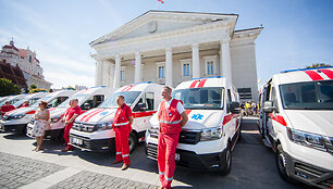 Naujų greitosios medicinos pagalbos automobilių perdavimas