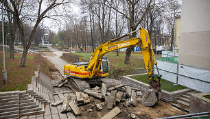 Reformatų skvere pradėti griovimo darbai