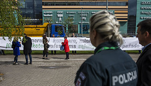 Pareigūnų profsąjungų piketas priešais Policijos departamento pastatą