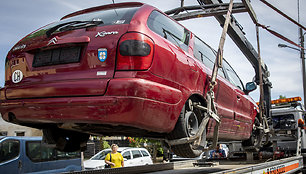 Bešeimininkių automobilių nutempimo darbai