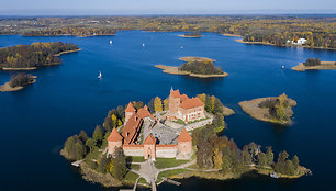 Trakų pilis iš paukščio skrydžio 