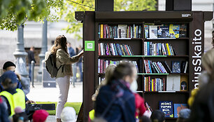 Trečiajam sezonui Luki&scaron;kių aik&scaron;tėje atsidarė &bdquo;Vilnius skaito&ldquo; skaitykla