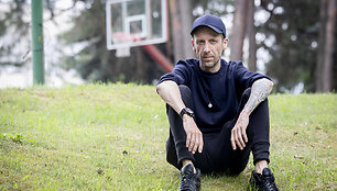 Marijus Adomaitis &ndash; Ten Walls