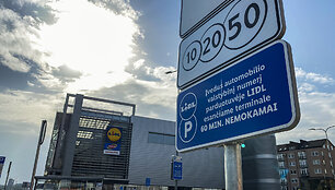 Automobilių stovėjimo aik&scaron;telė prie parduotuvės &bdquo;Lidl&ldquo;