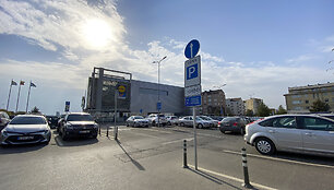 Automobilių stovėjimo aik&scaron;telė prie parduotuvės &bdquo;Lidl&ldquo;