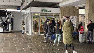 Eilės Vilniaus autobusų stoties siuntų skyriuje