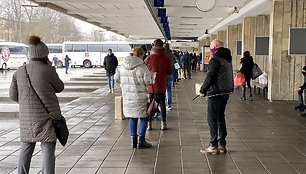 Eilės Vilniaus autobusų stoties siuntų skyriuje