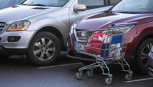 Naujųjų išvakarėse žmonės gausiai lankėsi prekybos centruose