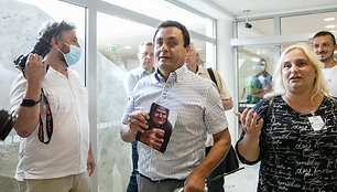 Protestuojantys prie&scaron; skiepus pateko ir į Seimo rūmus