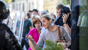 Mitinguotojai pajudėjo link Seimo