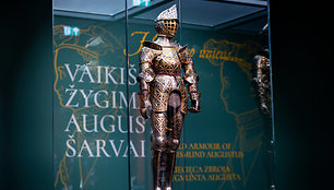 Pristatyti unikalūs Lenkijos ir Lietuvos kronprinco Žygimanto Augusto (1520–1572) vaikiški šarvai