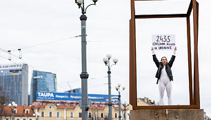 Meninė akcija &bdquo;Tai ne tik skaičiai&ldquo; skirta Ukrainoje žuvusiems civiliams pagerbti