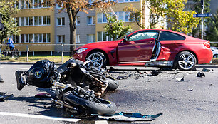 Motociklo ir BMW avarija Žirmūnų gatvėje