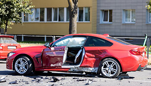 Motociklo ir BMW avarija Žirmūnų gatvėje