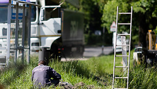 Liepkalnio gatvėje nukirstas telekomunikacijų kabelis